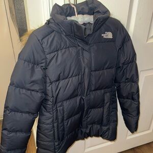 Like new woman North Face 550 jacket with detachable fur hood